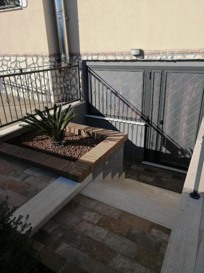 La Casa Del Borgo-Intero Appartamento Latina Buitenkant foto