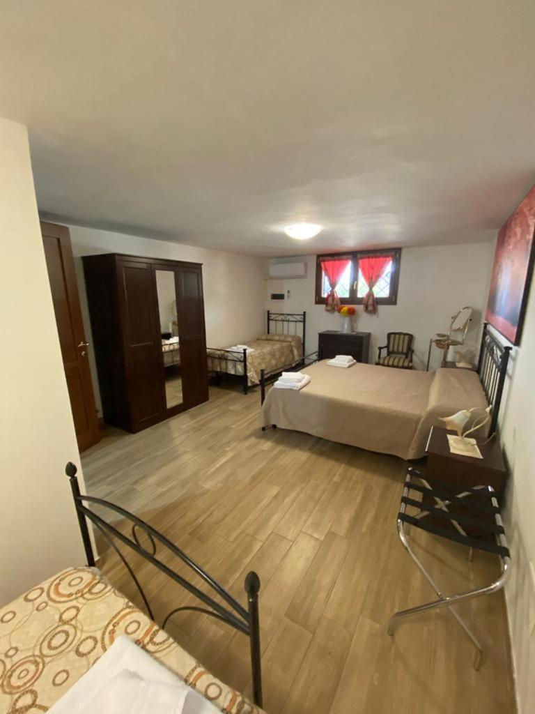 La Casa Del Borgo-Intero Appartamento Latina Buitenkant foto